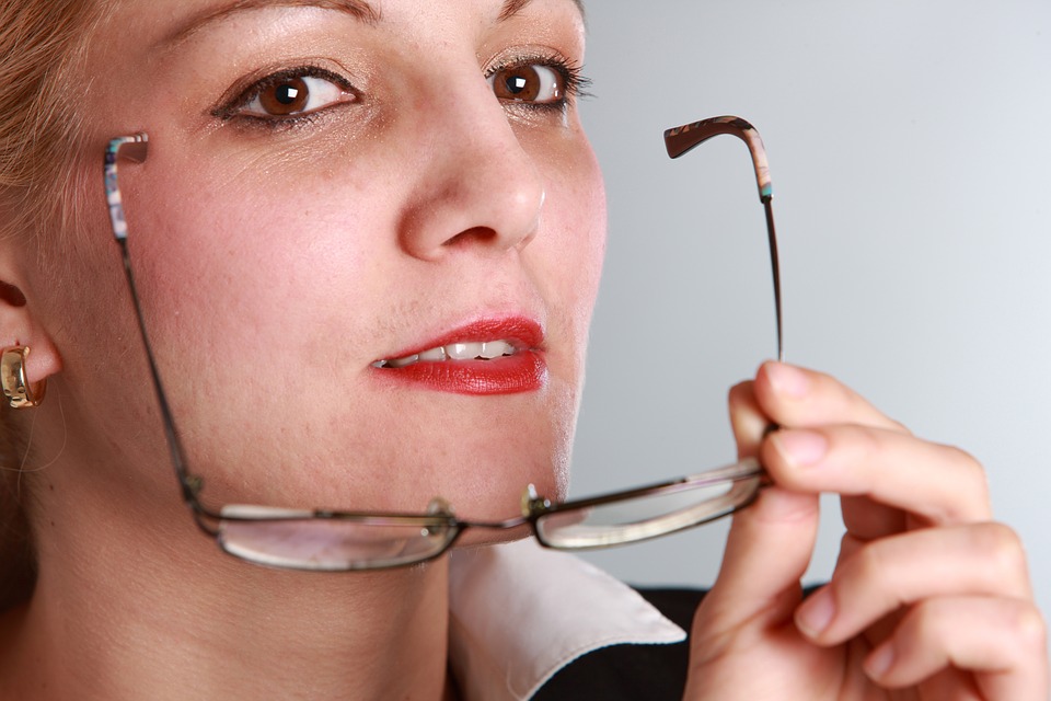 woman make up with glasses