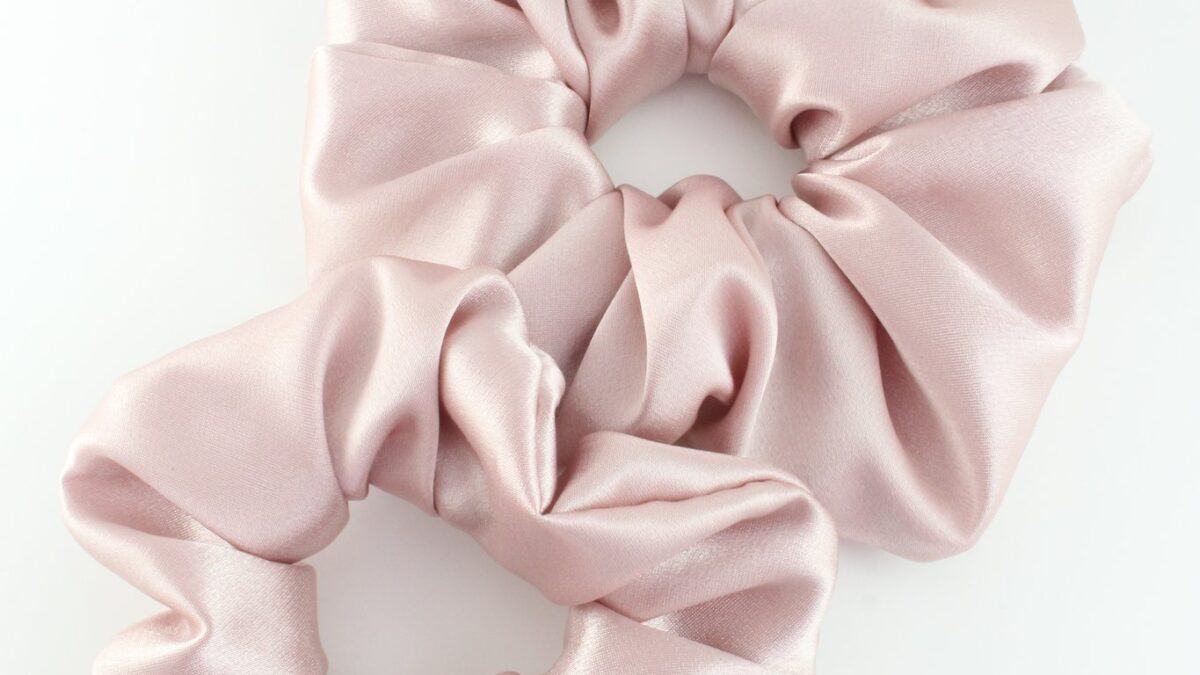4 Remarkable Benefits of Using Silk or Satin Hair Scrunchie