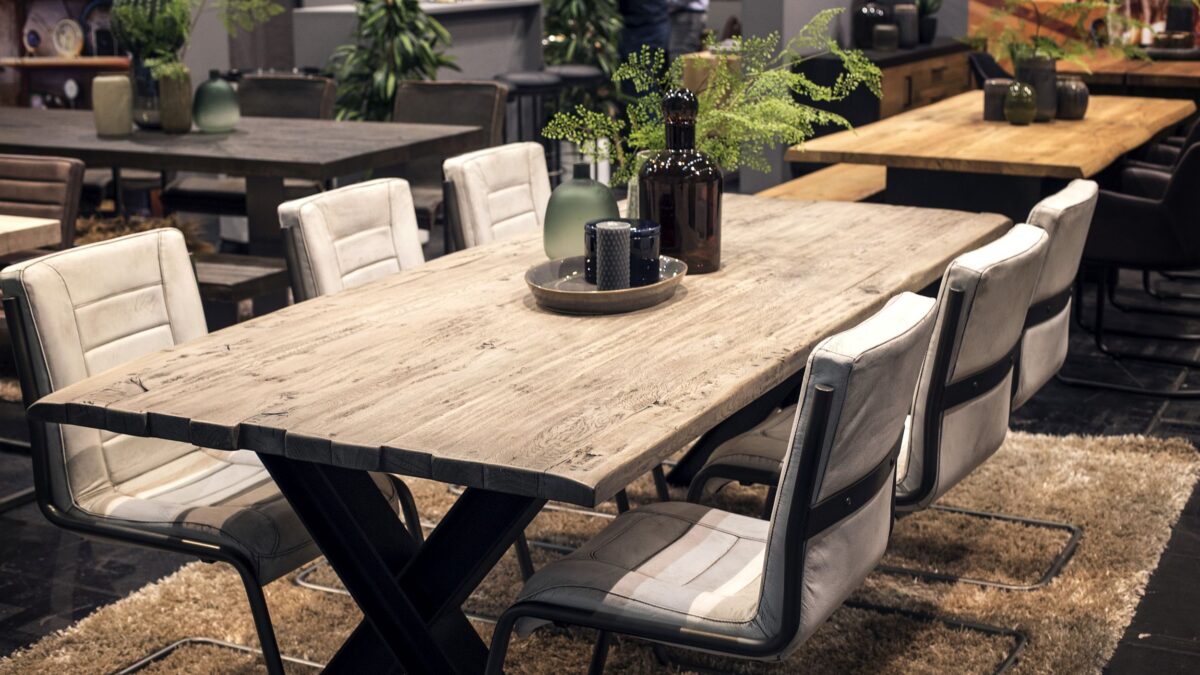 What Are The Different Types Of Wooden Dining Tables And Chairs?