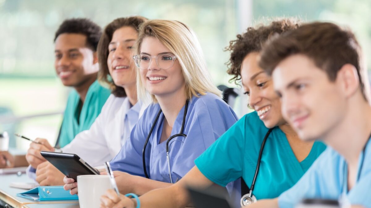 4 Reasons to Get Enrolled in A Healthcare School