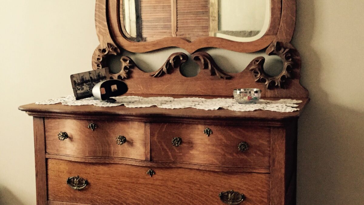 A few Tips for Antique Bedroom Dressers