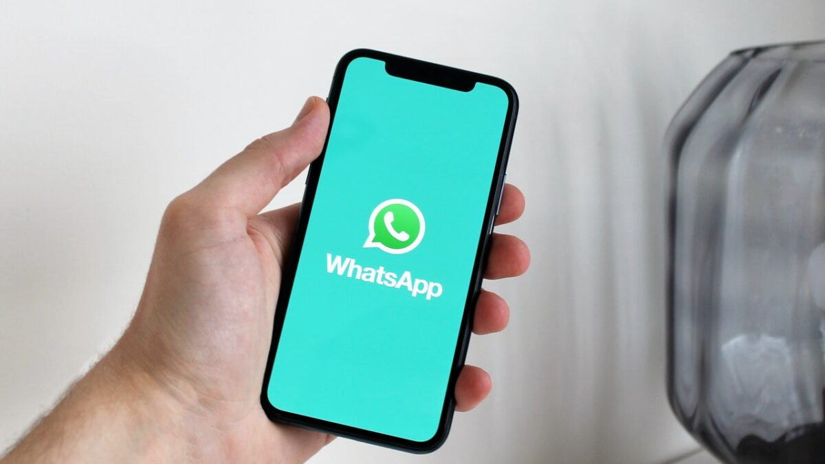 How WhatsApp GB is Useful to Bring Closer Your Loved Ones?