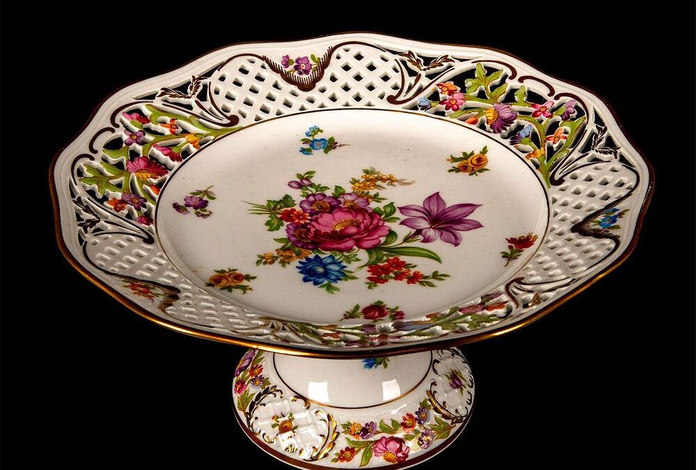 Ceramics History and its popularity as collectible in modern days.