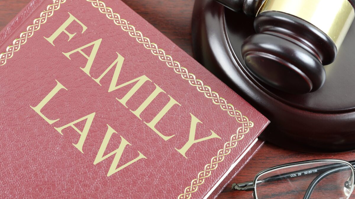 What are the Roles and Responsibilities of a Family Lawyer?