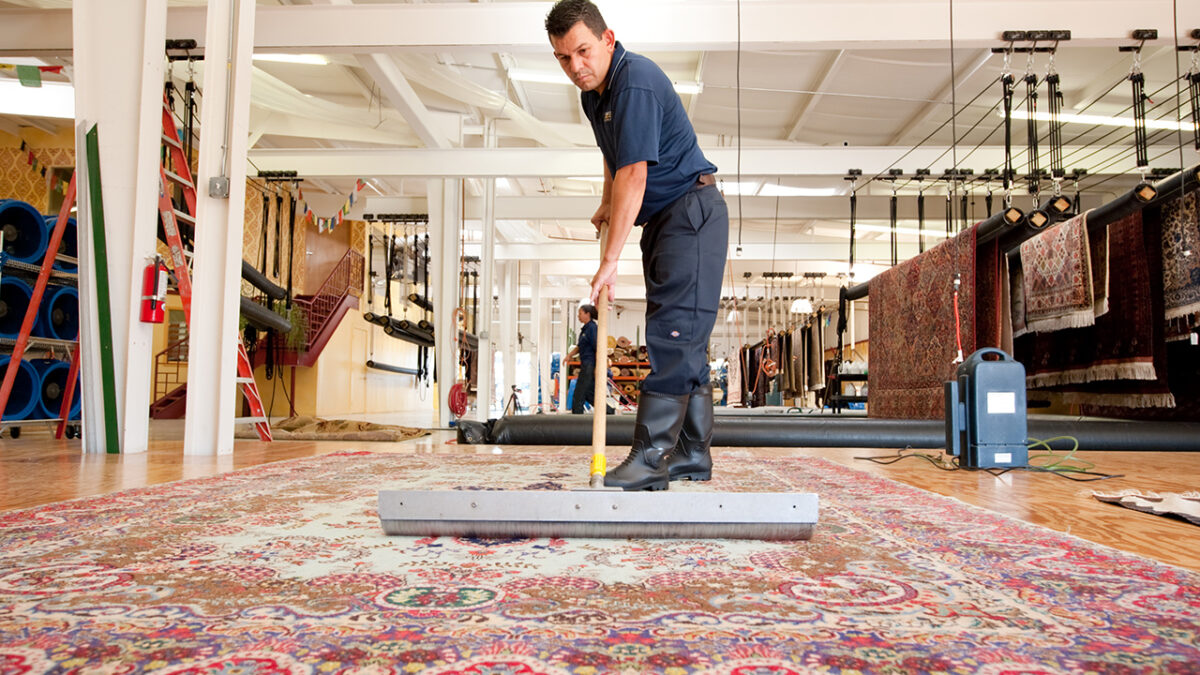 Professional Rug Cleaning vs DIY – Which is The Best