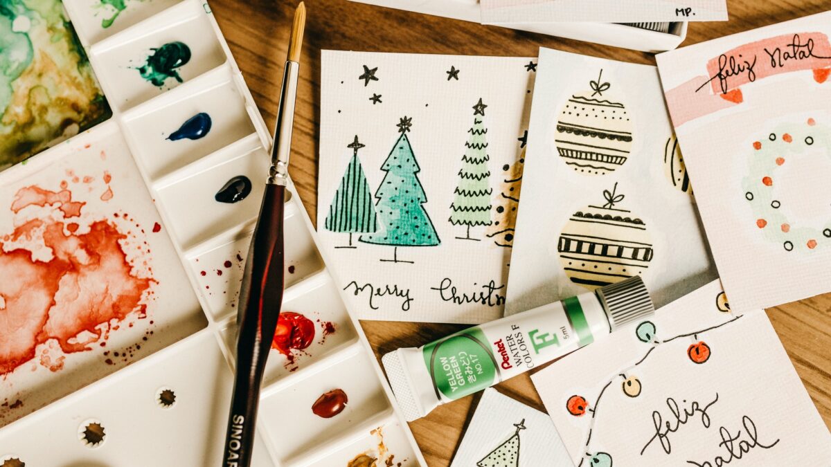 Benefits of sending holiday greeting cards to customers and some design tips