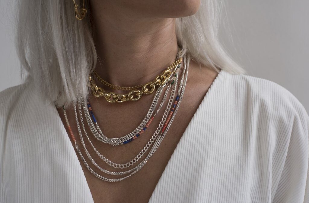 5 Tips to Style Your Necklace for a Flattering Look