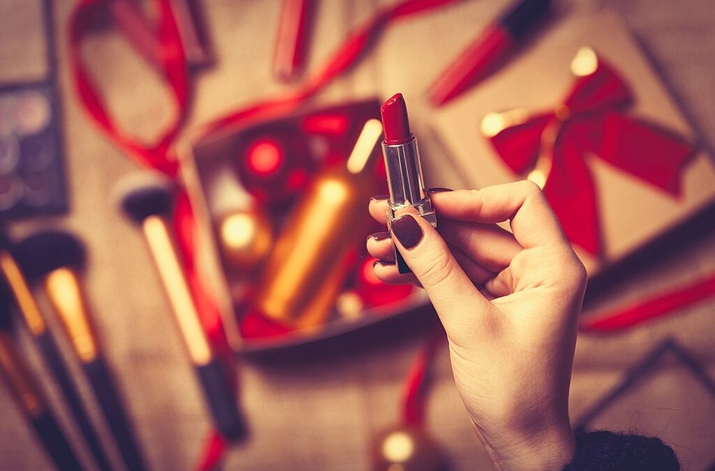 How Do You Enjoy the Benefits of Custom Lipstick Boxes?