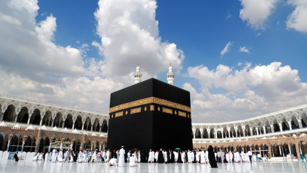 Choose A Budget-Friendly Umrah Package From Pakistan:
