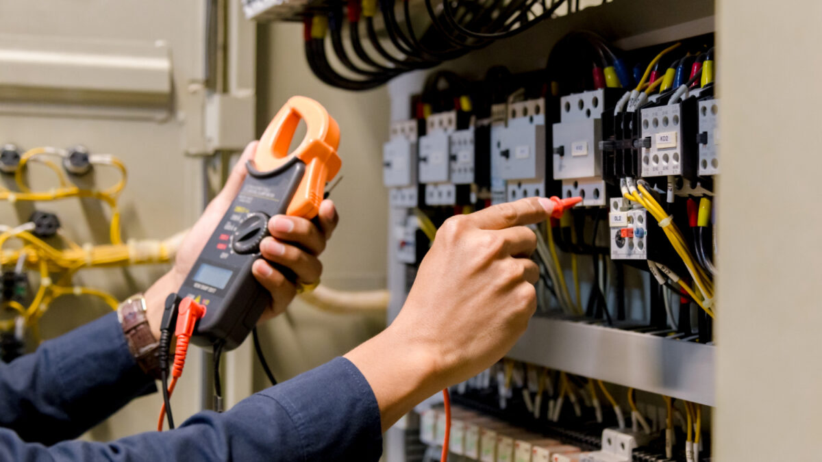 Why Having An Electrician In Your Speed Dial Helps
