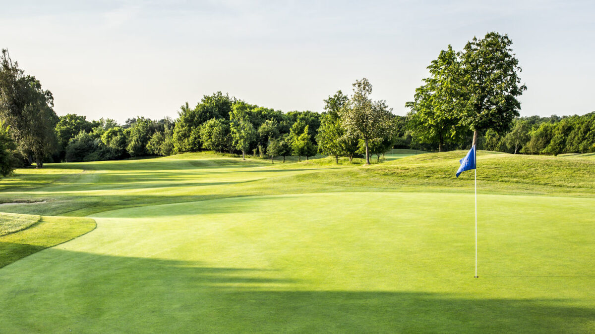How To Choose The Right Golf Course