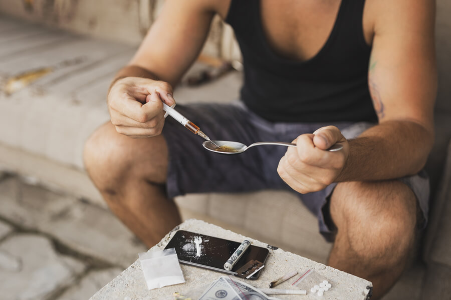 Heroin: Withdrawal, Symptoms, and Effects