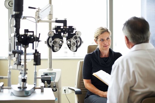 The Advantages of Regular Eye Exams: Reasons to Visit an Eye Doctor