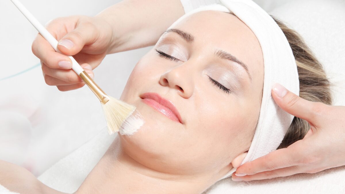 Why and Which are Most Popular Non-Invasive Facial Treatments in 2022