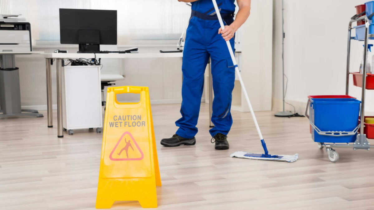 What Are The Pros And Cons Of Hiring Janitorial Cleaning Companies?