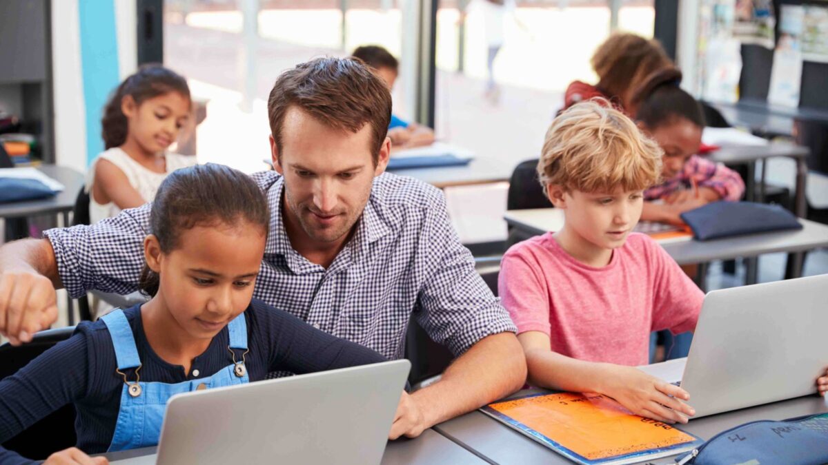 How Does Technology Help In The Classroom