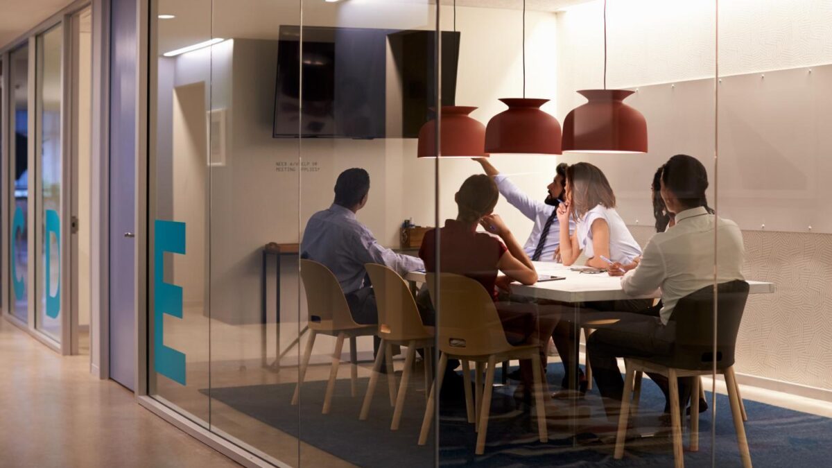 Setting Up Your Hybrid Meeting Room With AV Technology