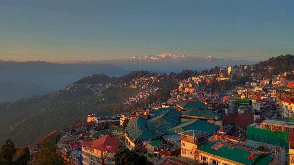 Reasons that makes you to visit Darjeeling