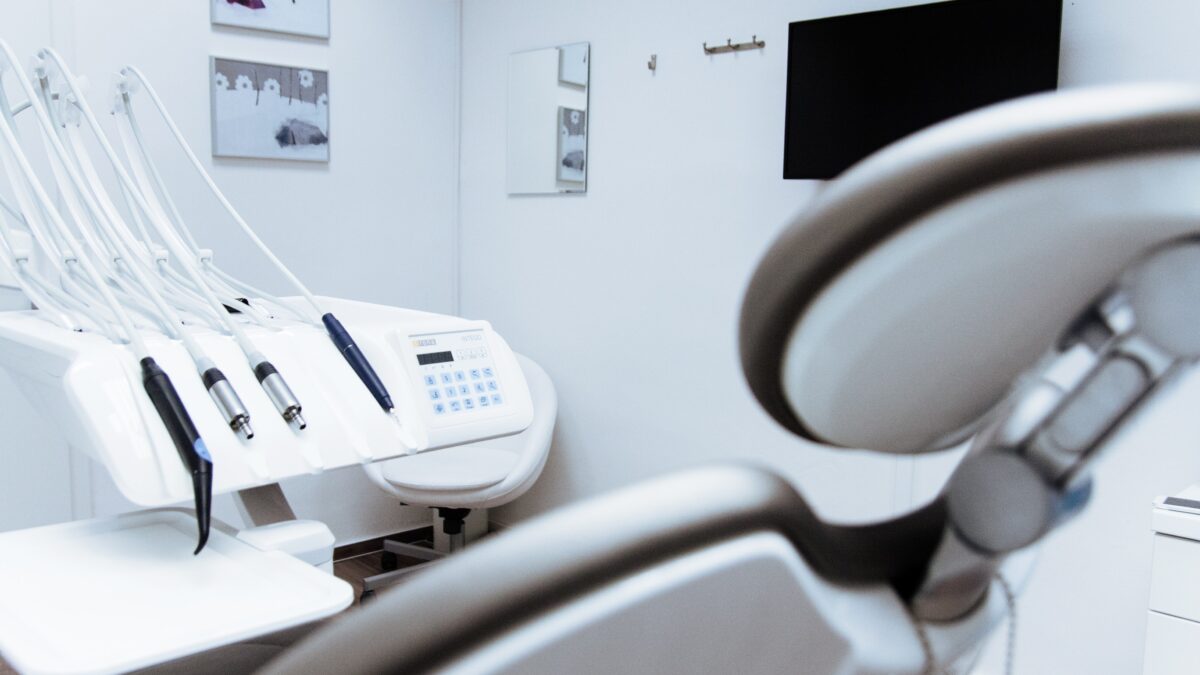 Why Seek the Help of an Endodontist in Manhattan?