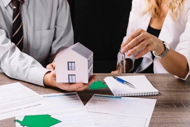 When choosing a mortgage company, what should you look for?