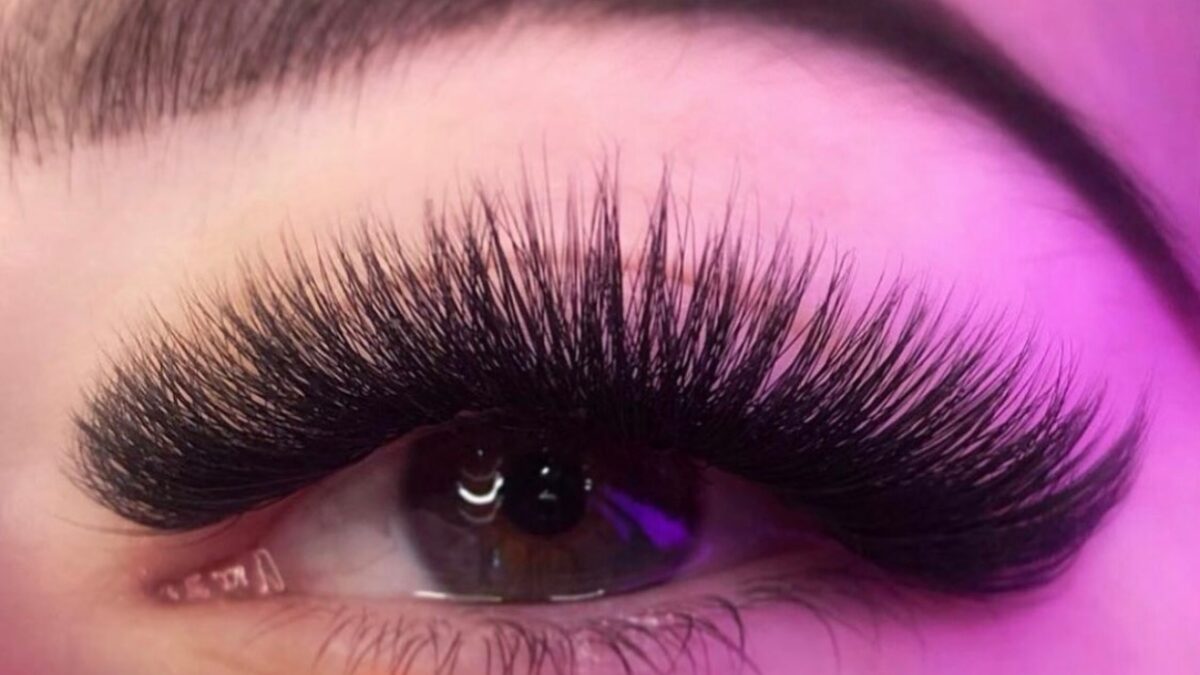 Why Pre-Made Fans Eyelash Extensions Are So Popular?