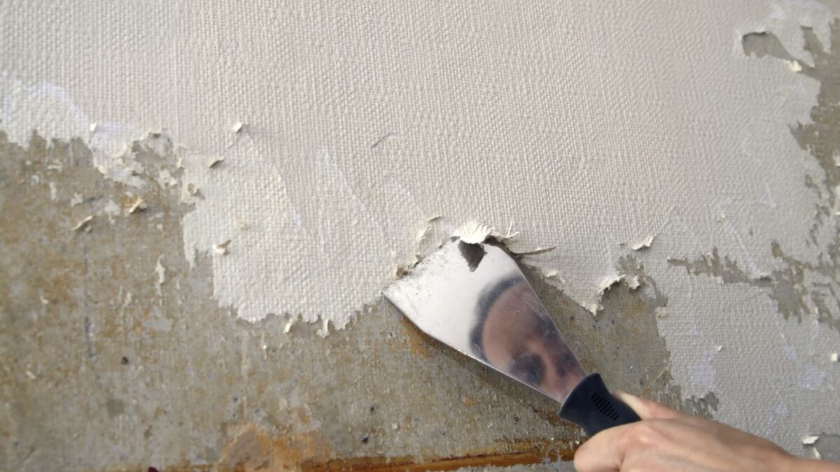 Wallpaper Removers For Hire – Benefits and Disadvantages