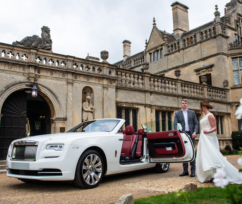 The pros and cons of renting a wedding car