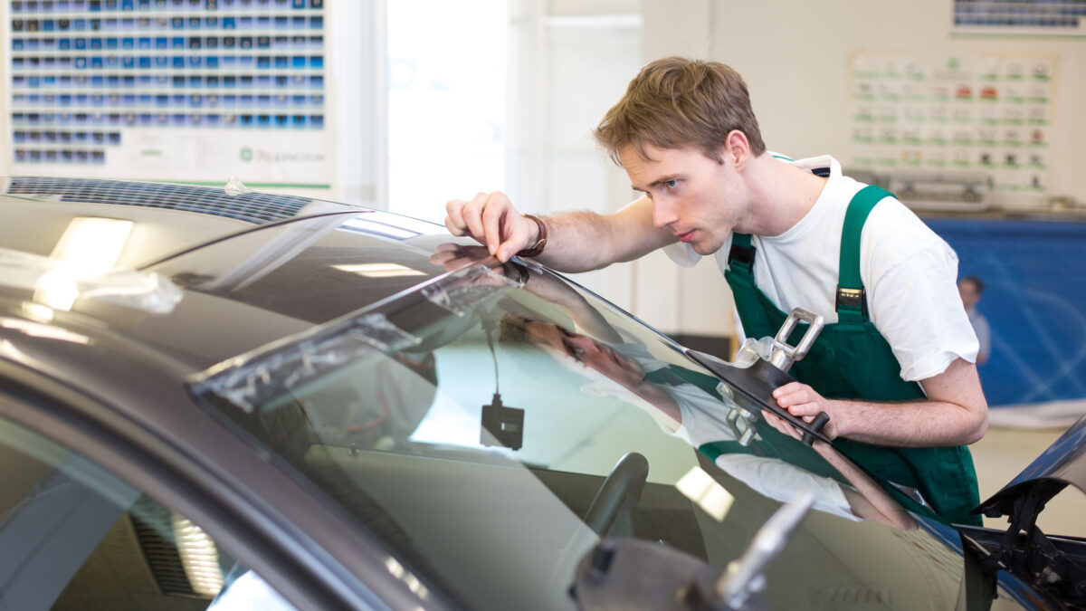 How Can a Smash Repairs Auto Body Shop Facilitate in Car Repair?