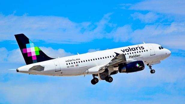 How do I complete the check-in process using the Volaris phone number?