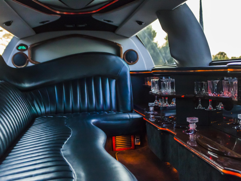 Consider When Choosing a Prom Limo Service