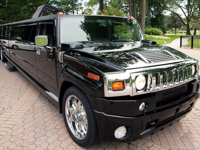 How to Choose the Right Size Limo for Your Group?