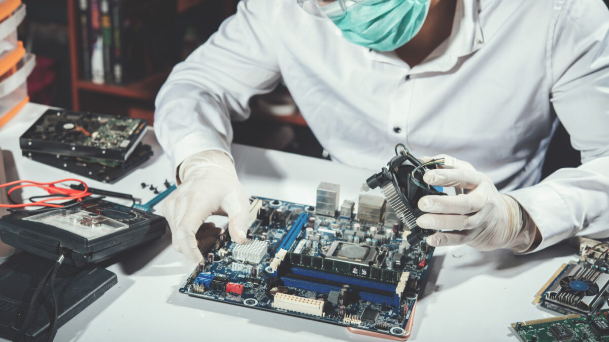 Cost-effective Advantages of Hiring Experts for Computer Repair