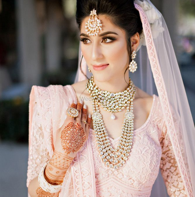 Awesome Tips To Ace Your Bridal Makeup Look