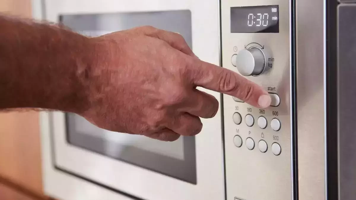 Exploring the Convenience and Versatility of a Microwave Oven