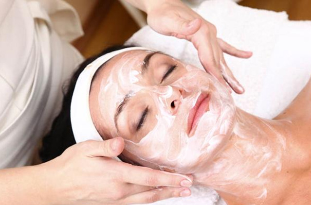 WHAT IS THE DIFFERENCE BETWEEN MEDI FACIALS AND REGULAR FACIALS?