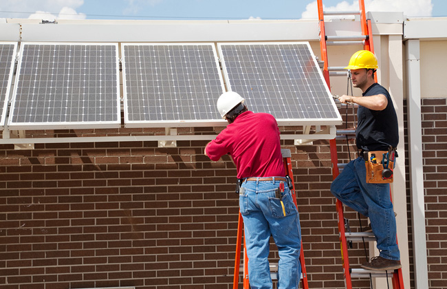 Increase The Solar Panel Efficiency With Regular Cleaning