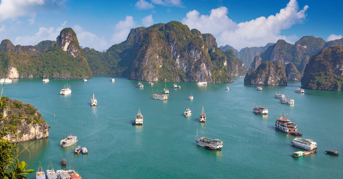 Exploring the Beauty of Halong Bay: Overnight Cruise