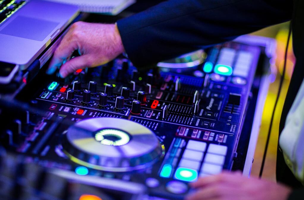 Reasons To Choose Mobile Disco Hire For Party Or Wedding