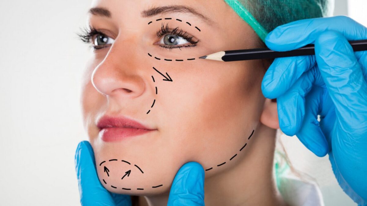 The Different Ways In Which A Cosmetic Surgeon Can Help You