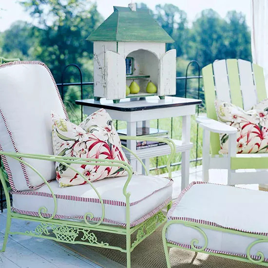 13. Perk Up Patio Furniture with Paint