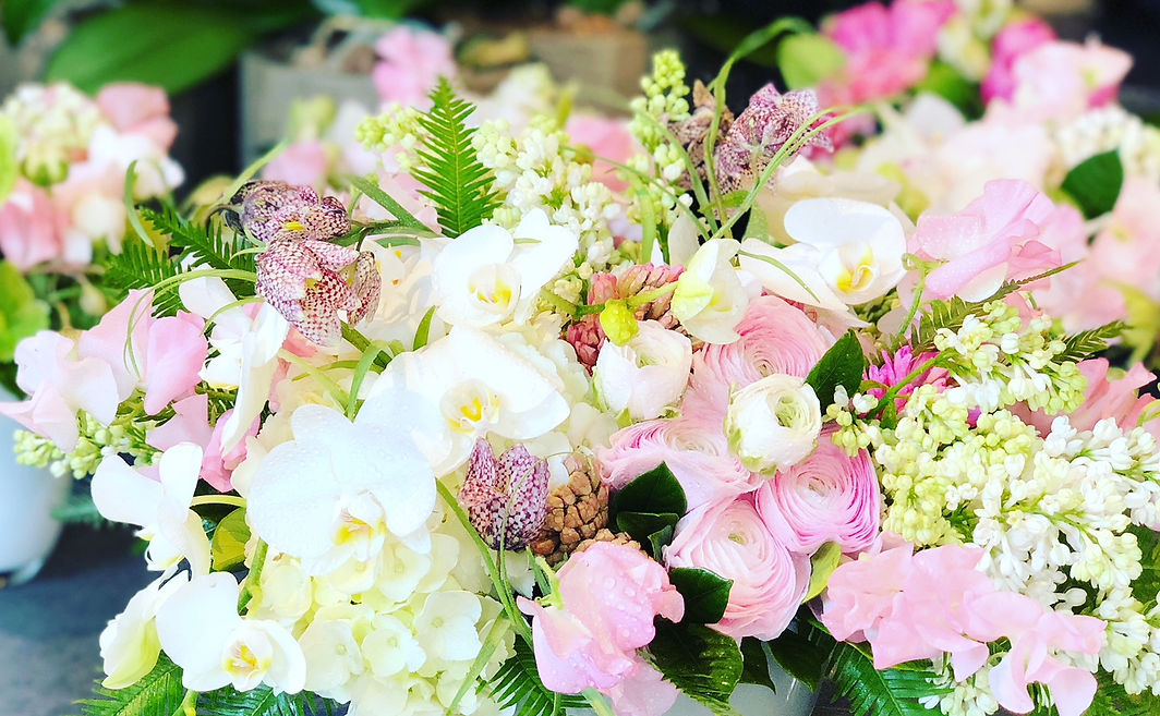 Do You Know What Kinds of Services Offered by an Event Florist?