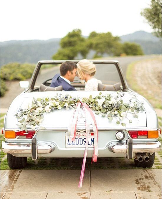 5 Fun Wedding Car Hire Ideas to Make Your Guests Smile