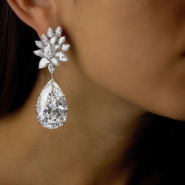 Moissanite Jewelry Set: a Luxurious and Timeless Accessory for Any Outfit