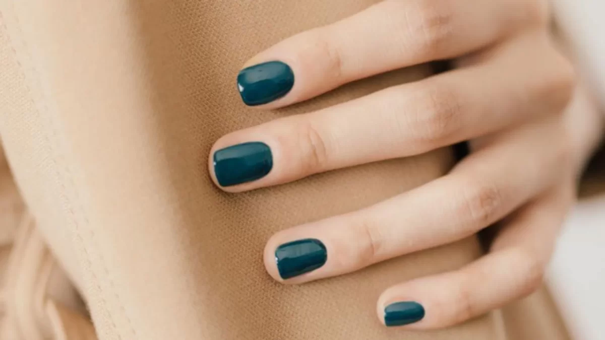 The Best Nail Polish Colors for Winter