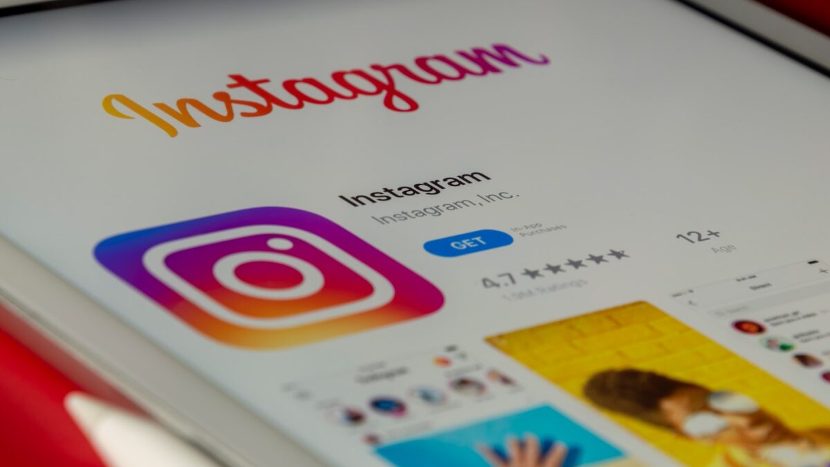 ways to view Instagram stories anonymously