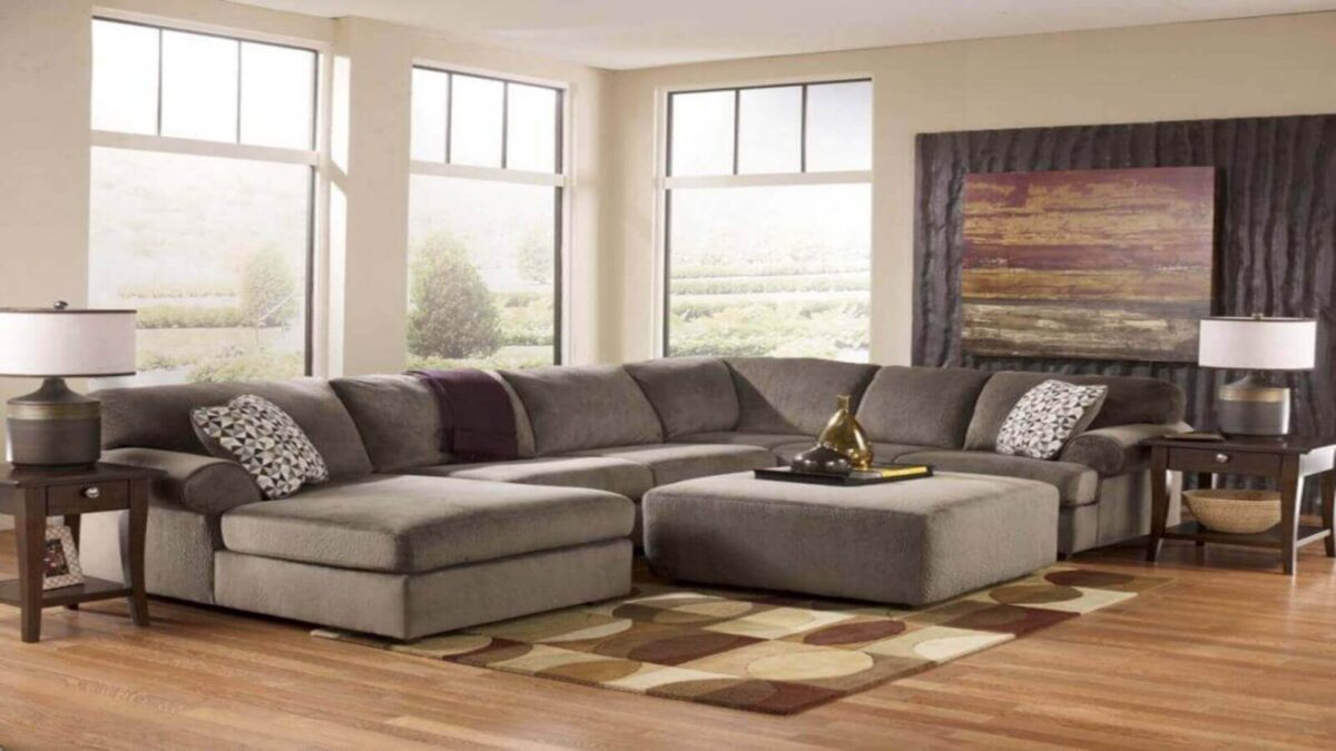 Choosing the Right Upholstery Cleaners Singapore- Here are the Beneficial Helps