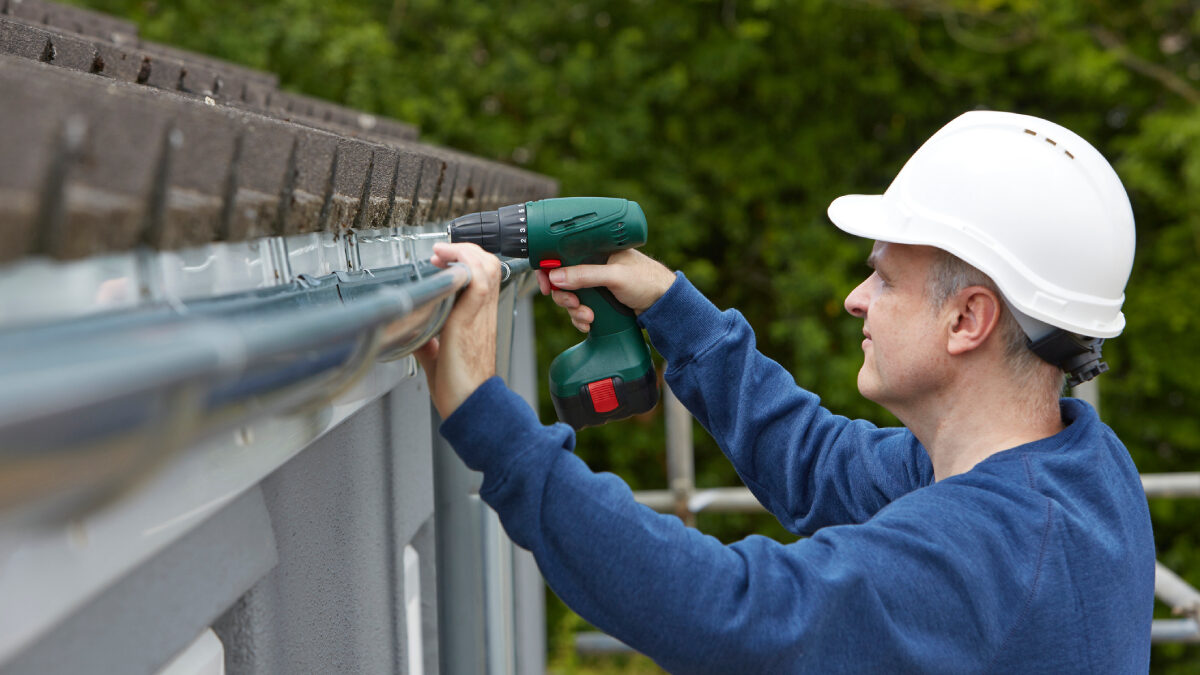 Emergency Roofing Services When to Call a 24/7 Roof Plumber