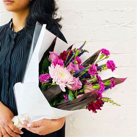 Celebrate Success: The Best Graduation Flowers Delivery in Melbourne