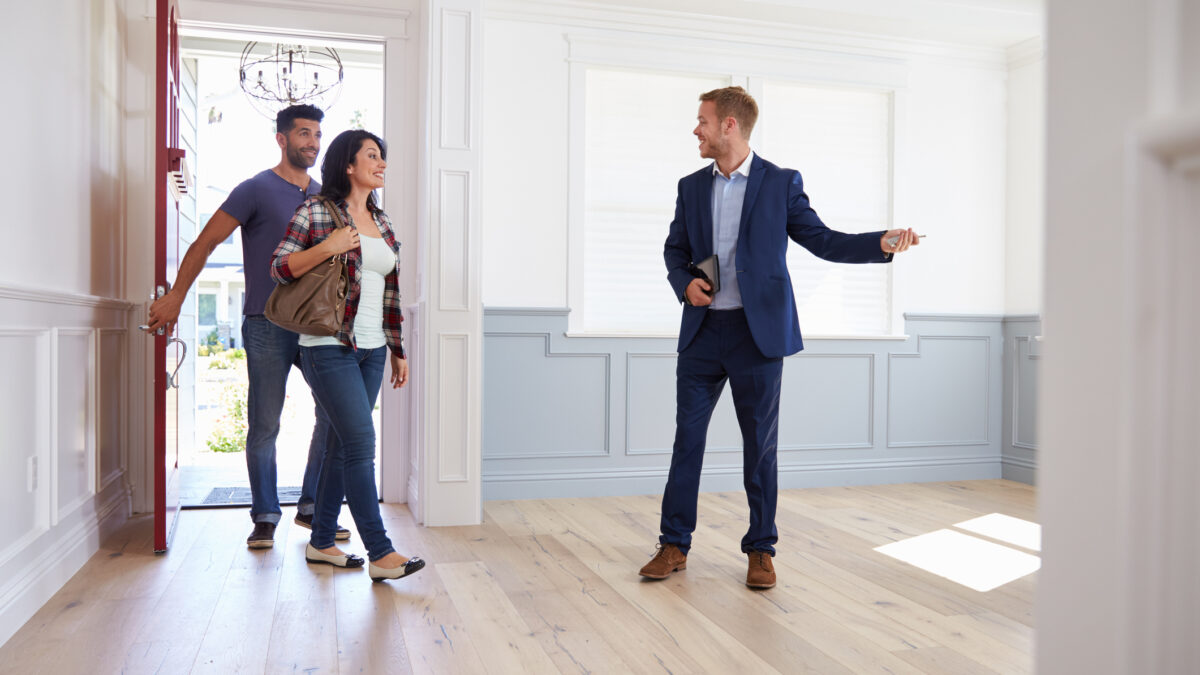 5 Insider Tips From Real Estate Agents For Staging Your Home To Sell