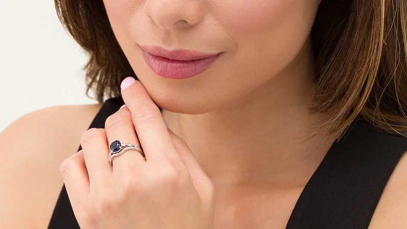 blue sapphire ring wear in finger
